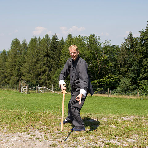 Alexander Sembritzki, Tai Chi Schwert Form; Foto: Christine Rühmer Alexander Sembritzki, Tai Chi Schwert Form; Foto: Christine Rühmer